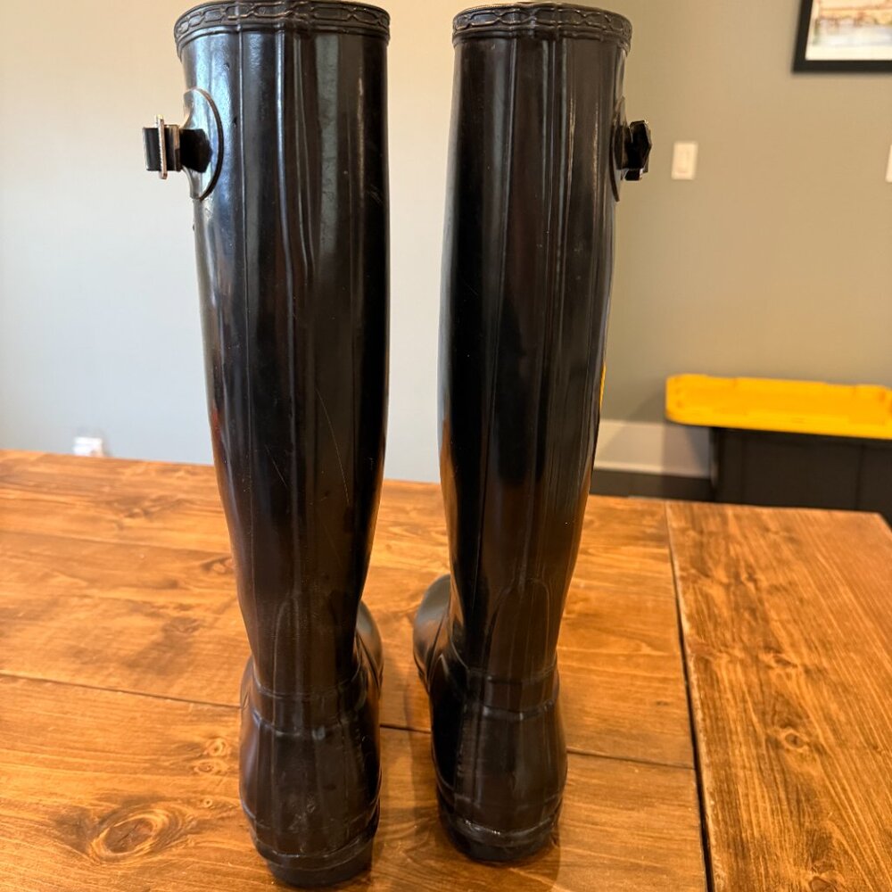 Hunter Tall Gloss Rain Boot- Like New - image 4
